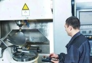 你好，DeepSeek，机械专业出身，如何选择，才能快速拿到月入5W+